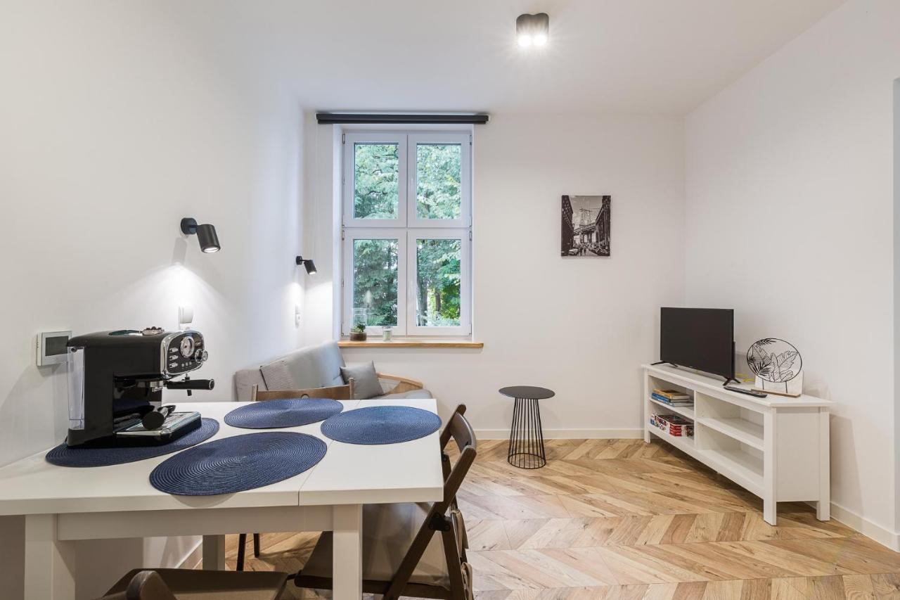 Апартаменты Apartament Na Plantach Леско Экстерьер фото