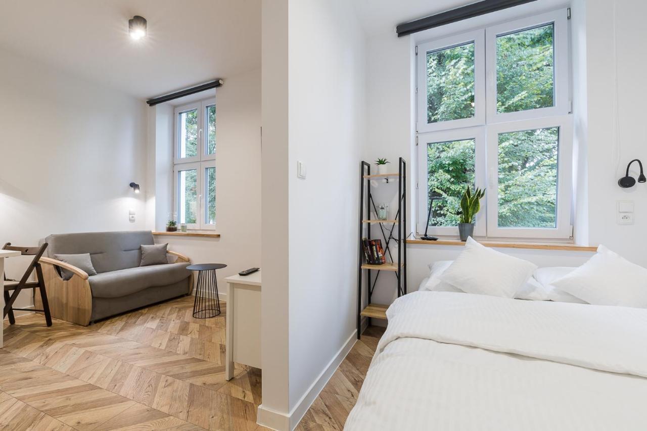 Апартаменты Apartament Na Plantach Леско Экстерьер фото